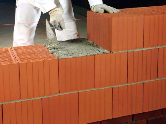 Поризованный Кирпич или Газобетон